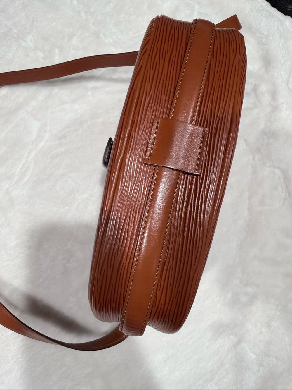 Vintage Louis Vuitton Epi Jeune Fille MM shoulder bag in Kenya Brown leather - Picture 4 of 10